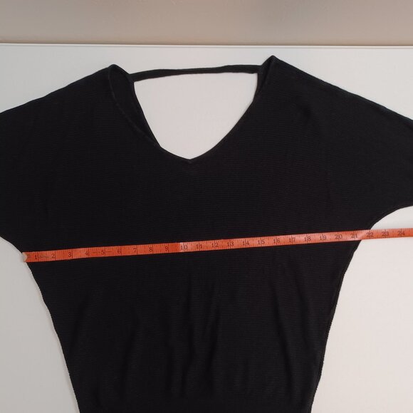 Women's Express Black Ribbed 100% Rayon V Neck Black Top Size Medium - Picture 7 of 8
